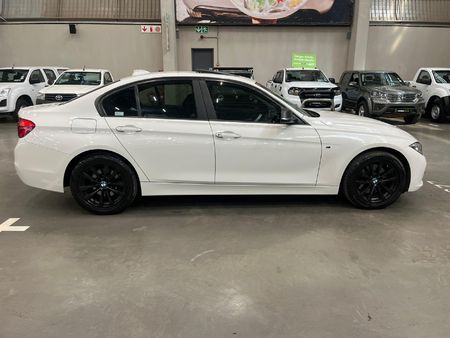 2016-BMW-3-Series-330i-Auto_7