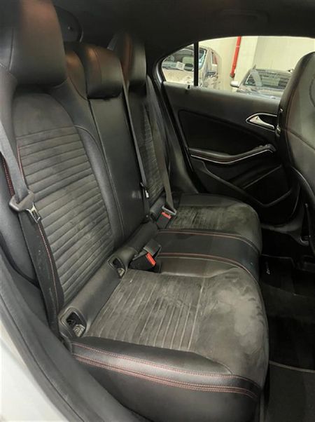 2016-Mercedes-Benz-A-Class-A-200-AMG_12