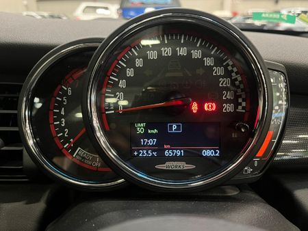 2019-MINI-Hatch-JCW-Auto_10