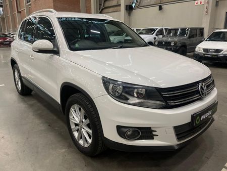 2012-Volkswagen-Tiguan-20-TDI-Sport-Style-4Motion-Auto_0