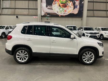2012-Volkswagen-Tiguan-20-TDI-Sport-Style-4Motion-Auto_1