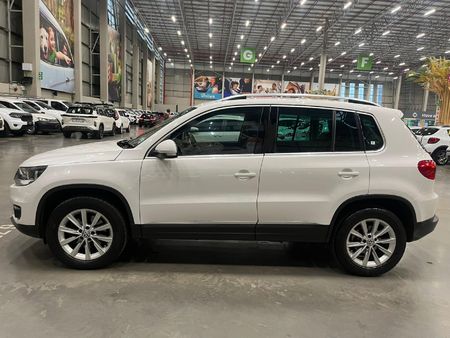 2012-Volkswagen-Tiguan-20-TDI-Sport-Style-4Motion-Auto_5