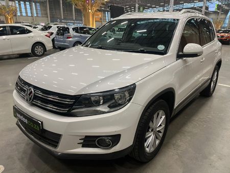 2012-Volkswagen-Tiguan-20-TDI-Sport-Style-4Motion-Auto_6