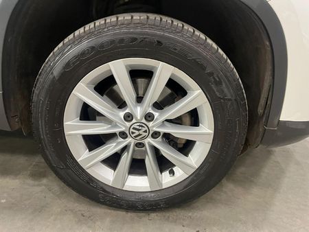 2012-Volkswagen-Tiguan-20-TDI-Sport-Style-4Motion-Auto_8