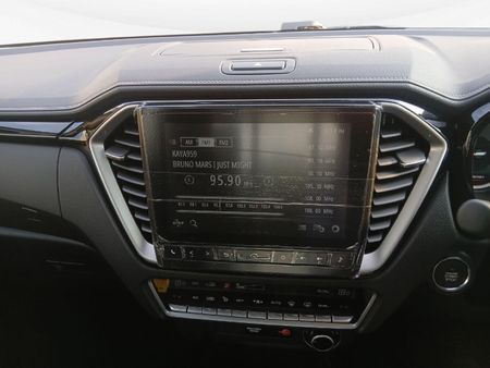 2026-Isuzu-D-Max-30-DDI-V-Cross-HR-4x4-Auto-Double-Cab_9