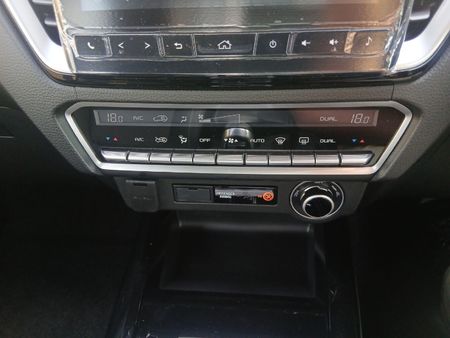 2026-Isuzu-D-Max-30-DDI-V-Cross-HR-4x4-Auto-Double-Cab_15
