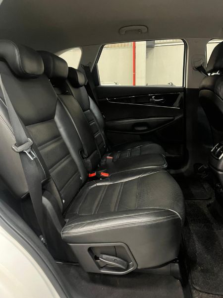 2017-Kia-Sorento-22D-LX-Auto_12