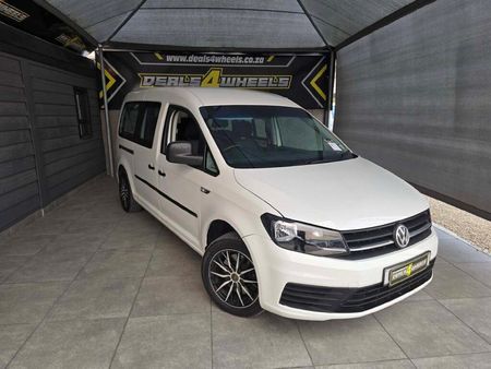 2016-Volkswagen-Caddy-Maxi-CrewBus-20-TDI_0