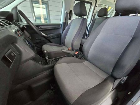 2016-Volkswagen-Caddy-Maxi-CrewBus-20-TDI_9