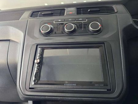 2016-Volkswagen-Caddy-Maxi-CrewBus-20-TDI_11