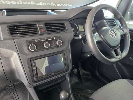 2016-Volkswagen-Caddy-Maxi-CrewBus-20-TDI_12