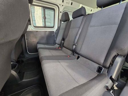 2016-Volkswagen-Caddy-Maxi-CrewBus-20-TDI_14