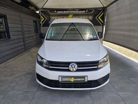 2016-Volkswagen-Caddy-Maxi-CrewBus-20-TDI_4