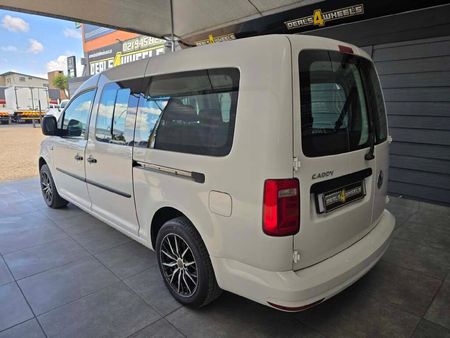 2016-Volkswagen-Caddy-Maxi-CrewBus-20-TDI_5