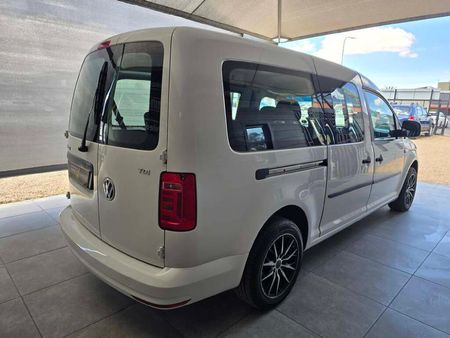 2016-Volkswagen-Caddy-Maxi-CrewBus-20-TDI_6