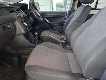 2016-Volkswagen-Caddy-Maxi-CrewBus-20-TDI_8