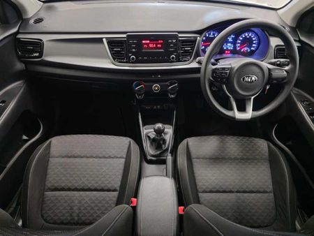 2017-Kia-Rio-12-5-dr_9