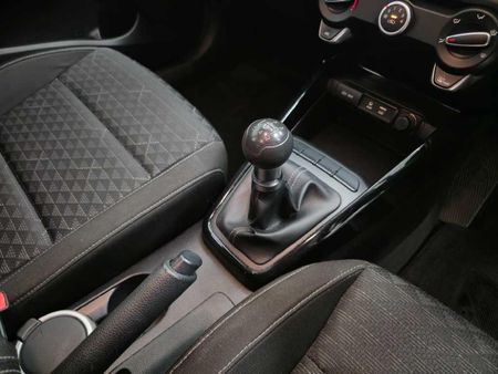 2017-Kia-Rio-12-5-dr_10