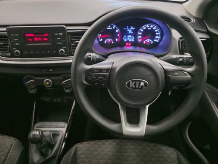 2017-Kia-Rio-12-5-dr_12