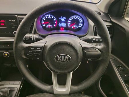 2017-Kia-Rio-12-5-dr_13