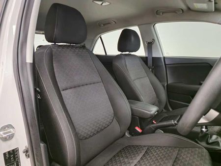 2017-Kia-Rio-12-5-dr_14