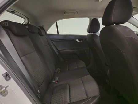 2017-Kia-Rio-12-5-dr_16
