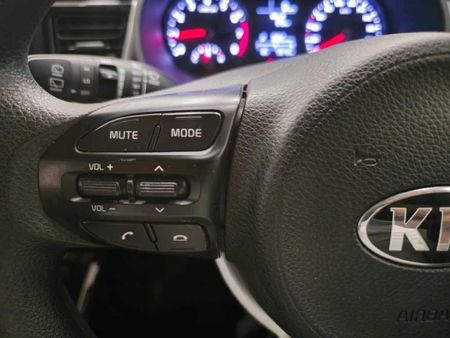 2017-Kia-Rio-12-5-dr_23