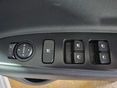 2017-Kia-Rio-12-5-dr_25