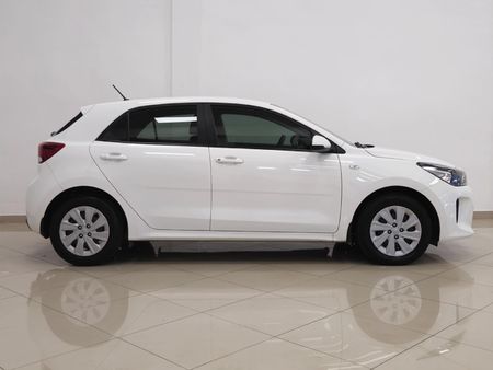 2017-Kia-Rio-12-5-dr_2