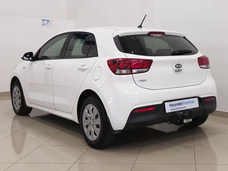 2017-Kia-Rio-12-5-dr_5