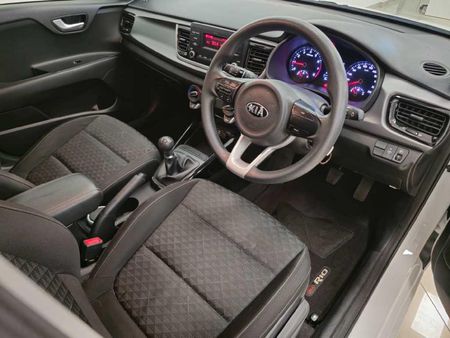 2017-Kia-Rio-12-5-dr_7