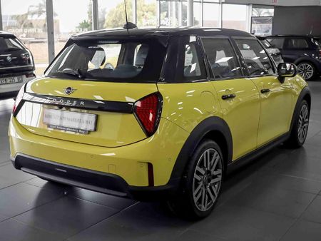 2025-MINI-Hatch-Cooper-Auto_1