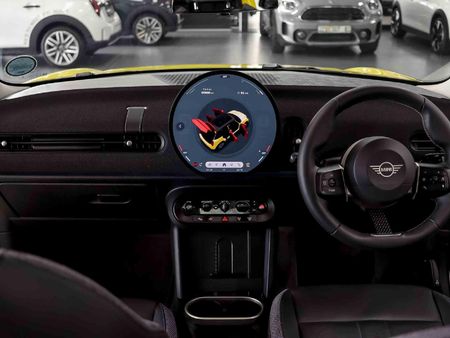 2025-MINI-Hatch-Cooper-Auto_5