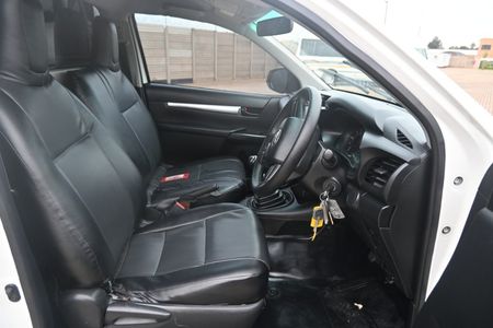 2019-Toyota-Hilux-24-GD-Single-Cab_2