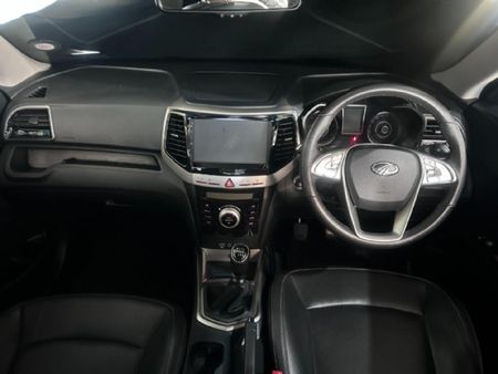 2023-Mahindra-XUV-300-15D-W8_9