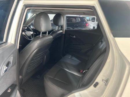 2023-Mahindra-XUV-300-15D-W8_12
