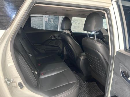 2023-Mahindra-XUV-300-15D-W8_13