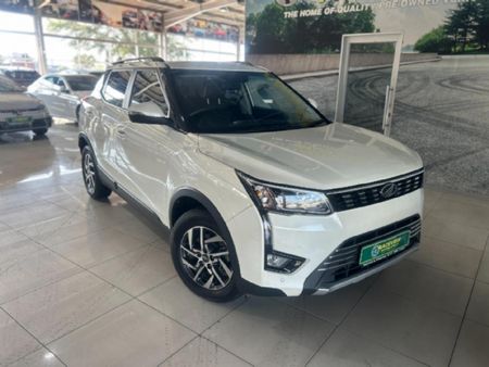 2023-Mahindra-XUV-300-15D-W8_1