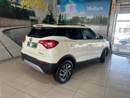 2023-Mahindra-XUV-300-15D-W8_4