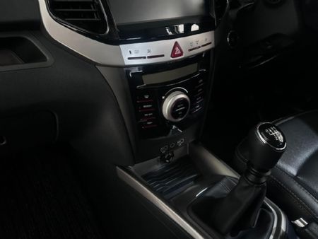 2023-Mahindra-XUV-300-15D-W8_7