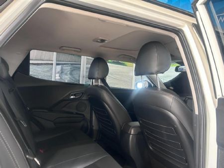 2023-Mahindra-XUV-300-15D-W8_8