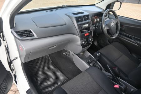 2014-Toyota-Avanza-13-SX_9