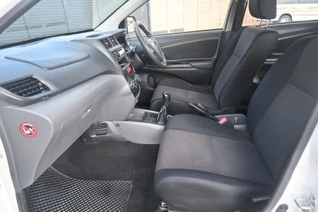 2014-Toyota-Avanza-13-SX_8