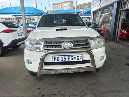 2012-Toyota-Fortuner-30-D-4D-Raised-Body_0
