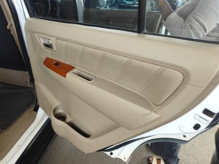 2012-Toyota-Fortuner-30-D-4D-Raised-Body_10
