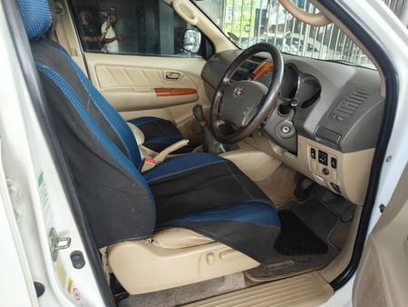 2012-Toyota-Fortuner-30-D-4D-Raised-Body_12