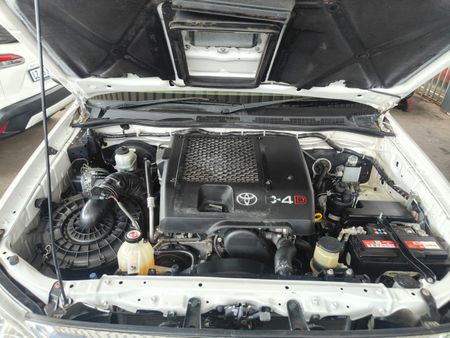 2012-Toyota-Fortuner-30-D-4D-Raised-Body_16