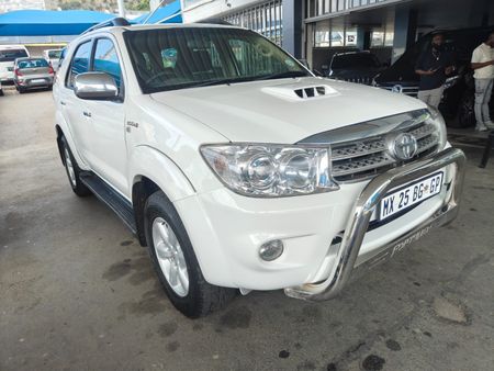 2012-Toyota-Fortuner-30-D-4D-Raised-Body_2