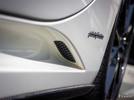 2010-Ferrari-California-22_9