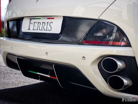 2010-Ferrari-California-22_10